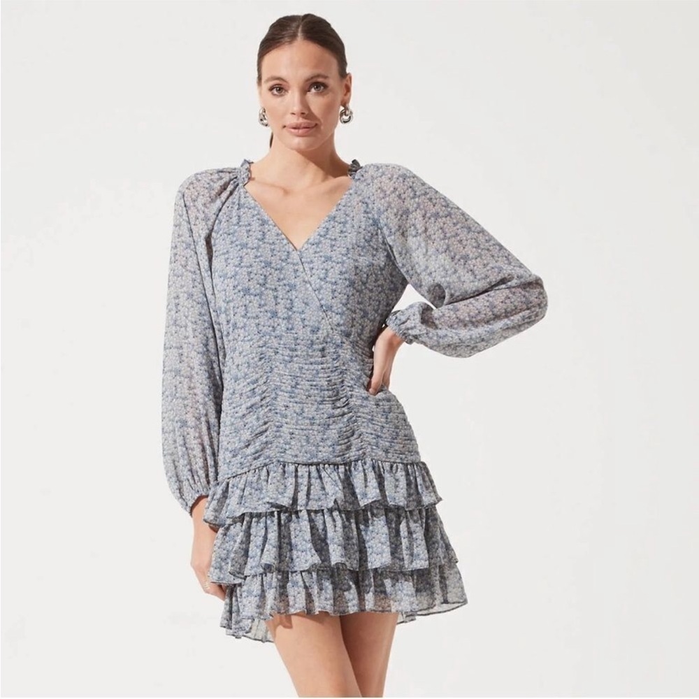 ASTR the Label •‎ Long Sleeve Tiered Ruffle Blue Floral Print Dress Ruched Sz Sm